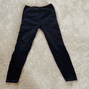 Black leggings with micro cutouts on the calves